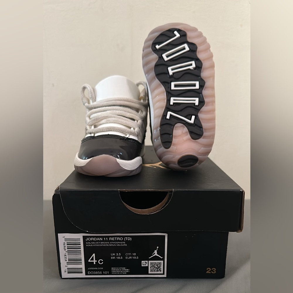 Jordan Retro 11’s Limited Addition Size 4C
